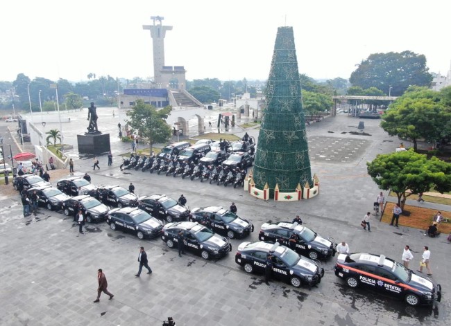 400 casas para policías y analizan aumento salarial
