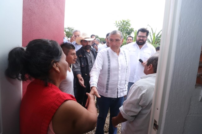 Dotan de vivienda digna a los indígenas choles