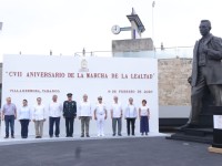 Encabeza Adán Augusto  la Marcha de la Lealtad