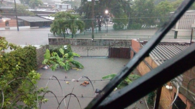 Tormenta ‘Amanda’  azota a El Salvador