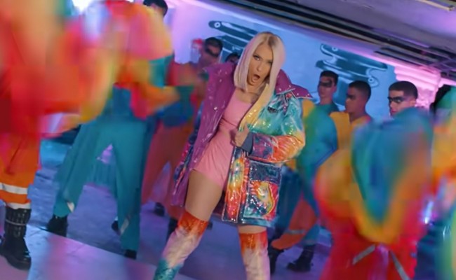 Llaman “hipócrita” a Yuri  por usar bandera LGBT