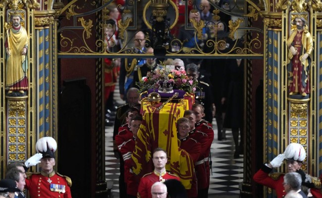 DAN ÚLTIMO ADIÓS A ISABEL  II