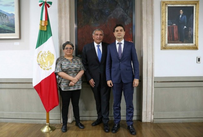 Adán Augusto López da posesión a  Antonio Martínez titular del SAT