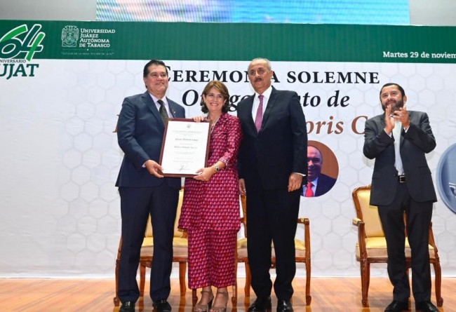 Entregan los Doctorados  Honoris Causa en la UJAT