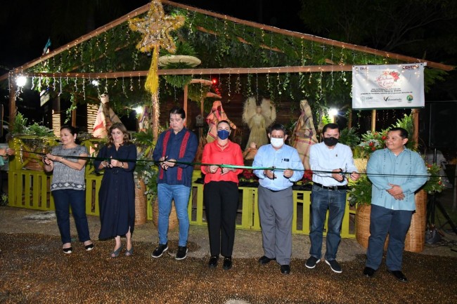 Inaugura la UJAT su tradicional nacimiento navideño Chontal