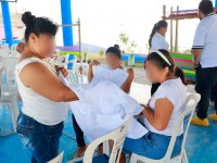 Reciben internas del creset ropa donada por los ciudadanos de centro