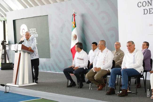 Acompaña Carlos Merino a AMLO en su gira por Chiapas