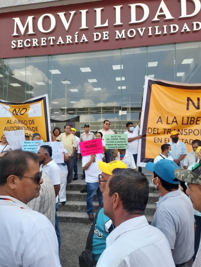Continúan sin acuerdos los taxistas y Movilidad