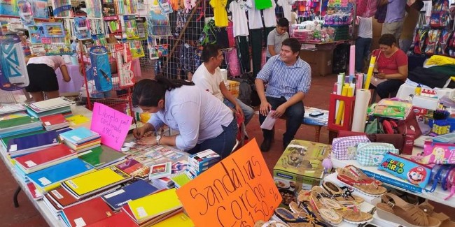 Abren el tianguis escolar de Cárdenas