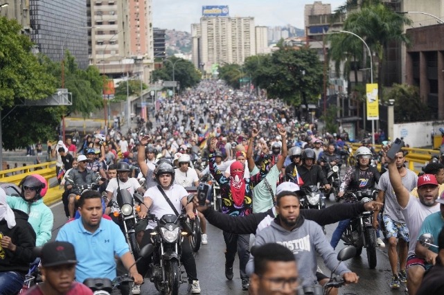 Protestan en Caracas contra relección de Maduro