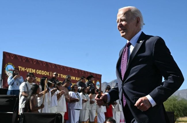 Se disculpa Biden por atrocidades contra menores americanos