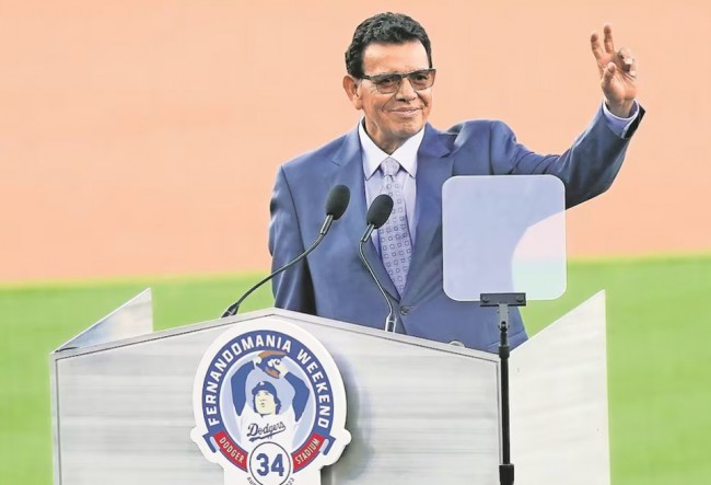 “El Toro” Valenzuela  esta grave: Dodgers