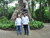 Recorren Javier May y titular del INAH la Quinta Grijalva y Parque La Venta