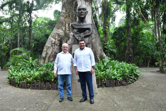 Recorren Javier May y titular del INAH la Quinta Grijalva y Parque La Venta