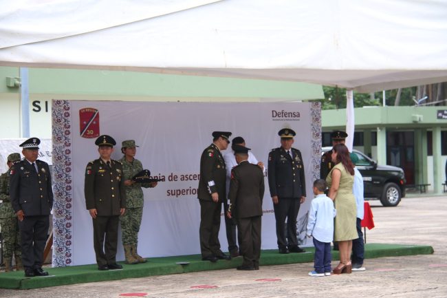 En ceremonia entregan 12 ascensos en la 30 Zona Militar