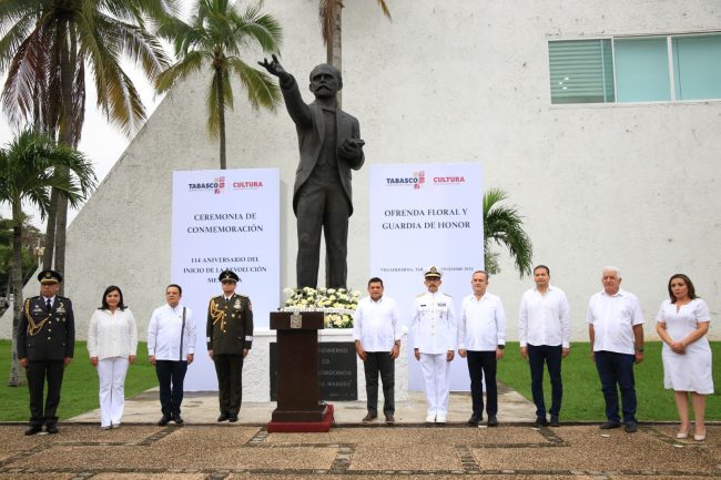 Gobierno y pueblo conmemoran la Revolución Mexicana 