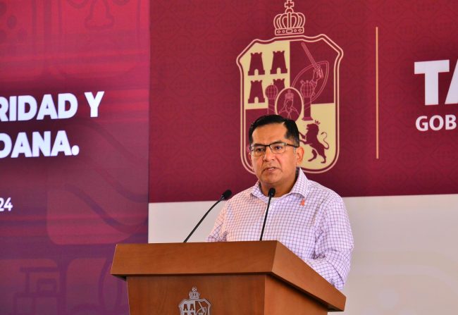 Clausuran cuatro negocios y aseguran a dos extranjeros