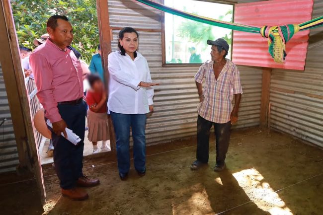 Entrega Yolanda Osuna obras sociales 