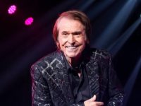 Detectan al cantante español Raphael un linfoma cerebral