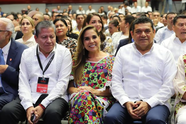 Reconoce gobernador de Chiapas trabajo de May a favor de los pobres
