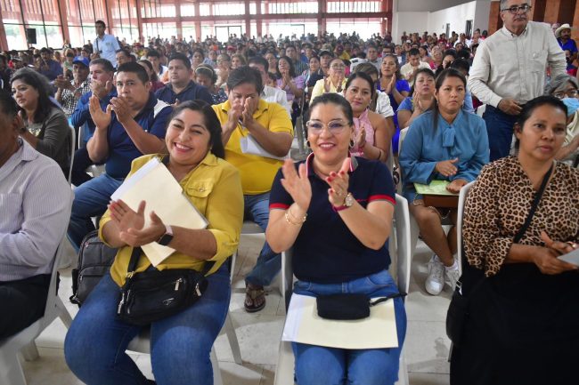 Entrega 350 Certificados de Viviendas y 152 títulos de propiedad en Huimanguillo