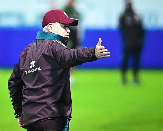 ‘El Vasco’ molesto por el poco ‘apoyo’ de la Liga MX