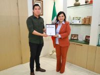 Recibe Centro constancia de refrendo del Registro Nacional de Archivos