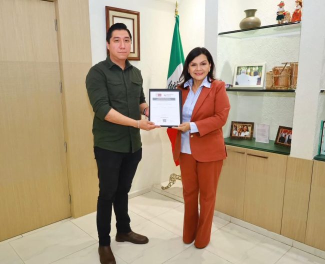 Recibe Centro constancia de refrendo del Registro Nacional de Archivos