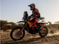 Luciano Benavides gana etapa 5 del Dakar 2025 en motos