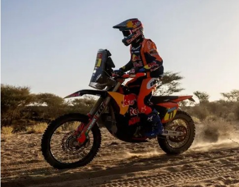 Luciano Benavides gana etapa 5 del Dakar 2025 en motos