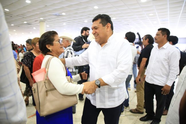 870 tarjetas de Pensión Bienestar y 100 certificados de vivienda
