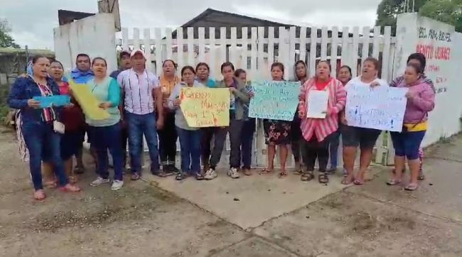 Cierran más escuelas por falta de maestros, la SETAB no responde