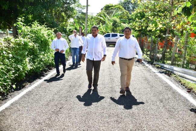 Atestigua Gobernador rehabilitación de camino en Ayapa y Centros Integradores
