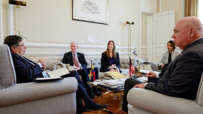 Se reúne Petro con funcionarios de EU, tras crisis diplomática