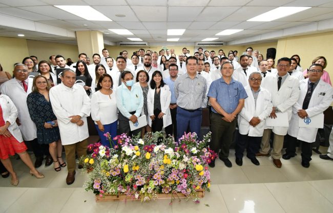 Terminan la especialización en el Hospital Rovirosa 57 médicos egresados de la UJAT