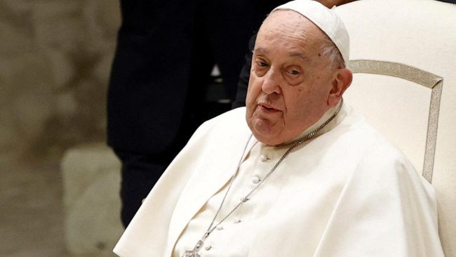 Sufre el Papa Francisco  “neumonía bilateral” 