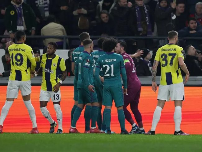 Chino Huerta y el Anderlecht eliminados de la Europa League