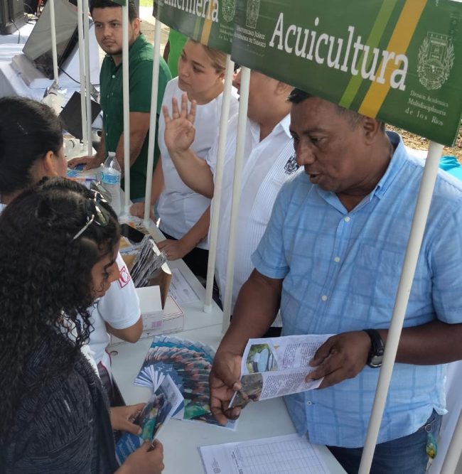 Promueve UJAT carreras de la DAMR en Feria Profesiográfica
