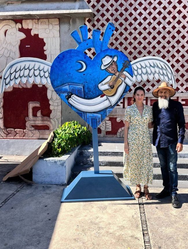 Dario Villasis coloca dos esculturas en Yucatán