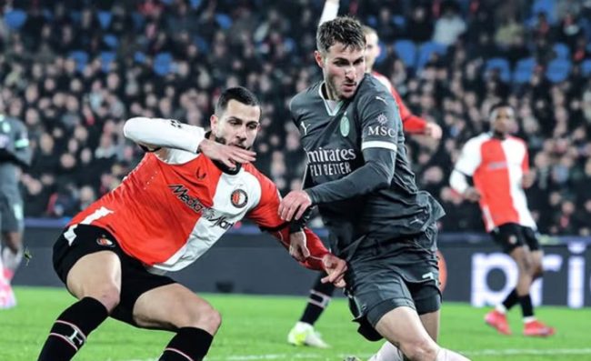 Santi Giménez y el Milan caen ante Feyenoord 1-0