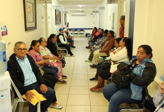 Mejorará Gobierno del Pueblo la visión de 257 personas