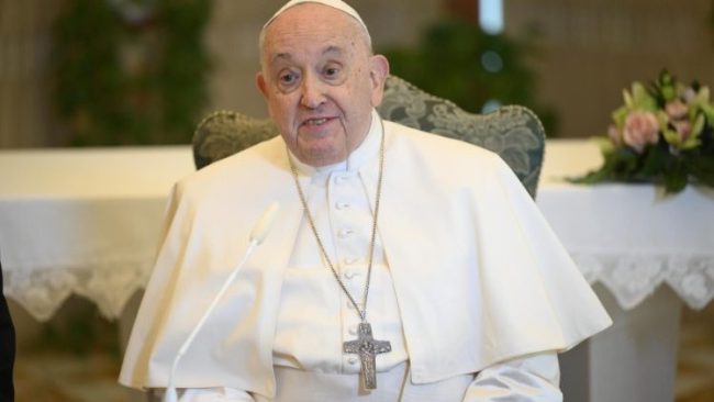 Estado de salud del Papa Francisco permanece “estable” 