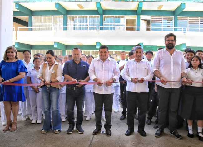 Refrenda May compromiso con la educación técnica