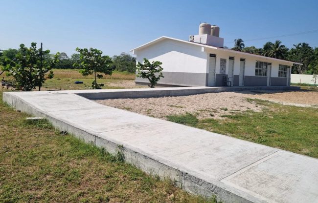 Entrega Pemex aulas equipadas a plantel educativo en Paraíso; invierte  2.7 mdp