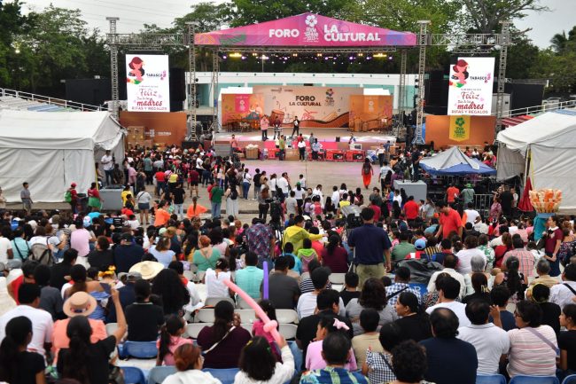 Celebra Gobierno del Pueblo  a las mamás en la Feria Tabasco