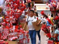 Ofertan comerciantes regalos para las madres