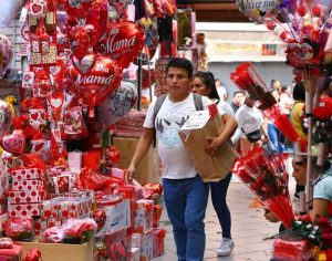 Ofertan comerciantes regalos para las madres