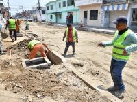 Supervisa JMR construcción de calles con pavimento hidráulico 