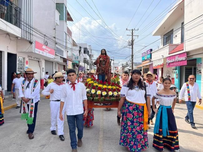 Llevan enrama a San Isidro Labrador en Comalcalco