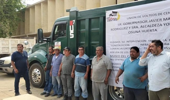 Protestan volqueteros, no les han pagado
